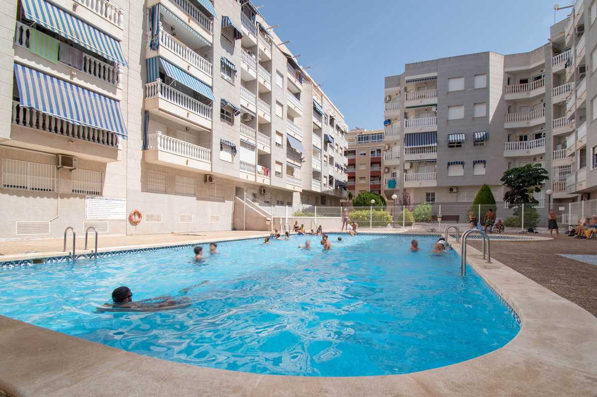 TORREVIEJA - Très joli appartement 3 chambres 1 salle de bain et sa piscine communautaire 