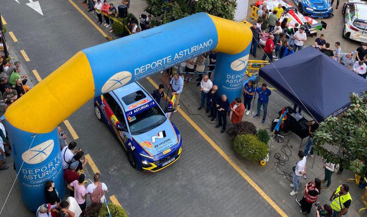 Multitudinaria ceremonia marca el inicio de la 52ª Subida Internacional al Fito.