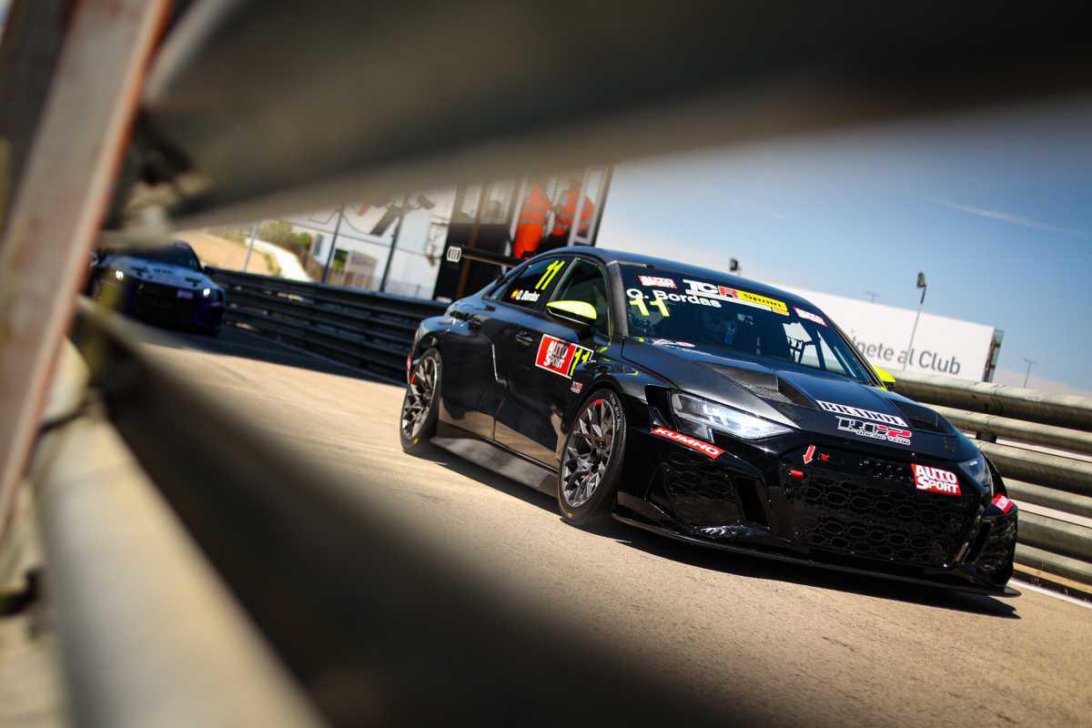 Quique Bordas empieza la temporada llevándose la pole del TCR Spain