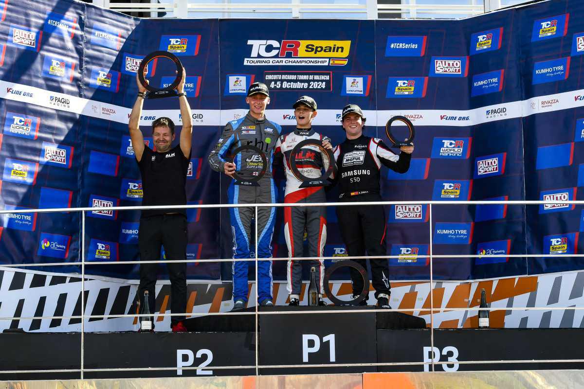 Victorias de Montenegro y Brickley en la tercera ronda del TCR Spain en Valencia