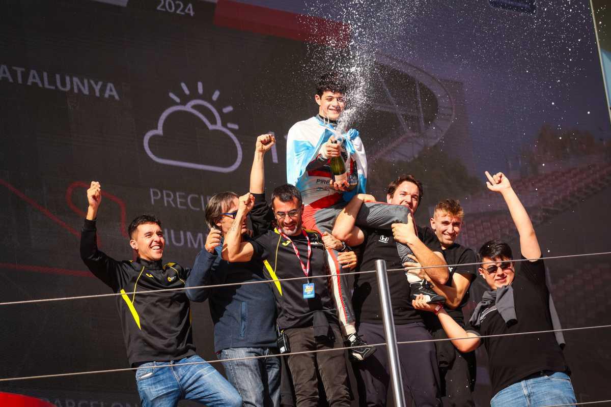 Nacho Montenegro y Ana Carrasco se coronan en Barcelona con el permiso de Mike Halder Nacho Montenegro y Ana Carrasco se coronan en Barcelona con el permiso de Mike Halder