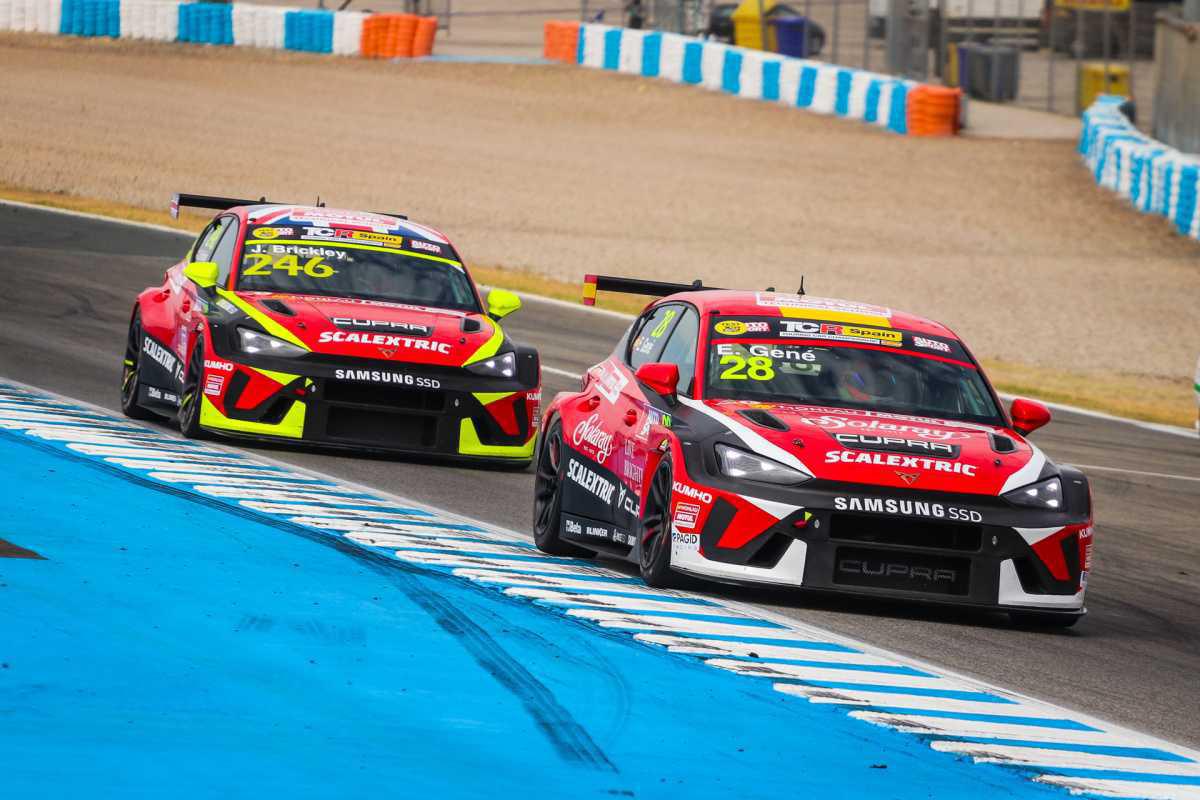 Mike Halder domina en Jerez y sella su quinta victoria de la temporada en el TCR Spain