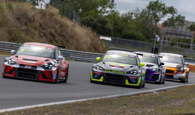 Montenegro y Barberi sellan las victorias del TCR Spain en Estoril