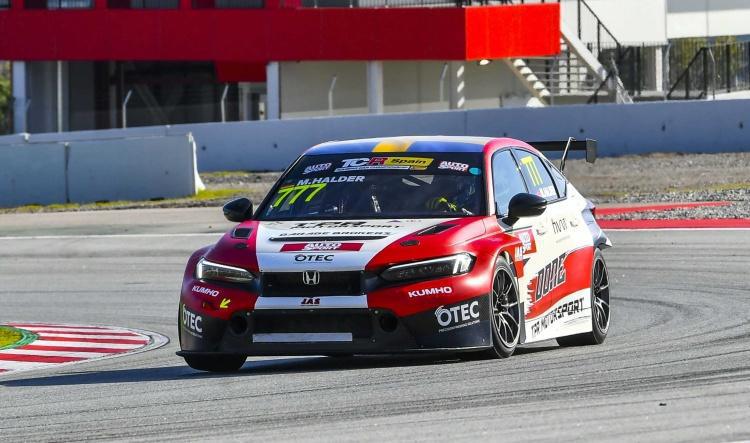 Halder domina la primera carrera de Barcelona y Montenegro y Brickley mantienen viva la lucha por el TCR Spain 2024