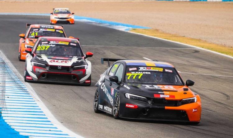 Mike Halder domina en Jerez y sella su quinta victoria de la temporada en el TCR Spain