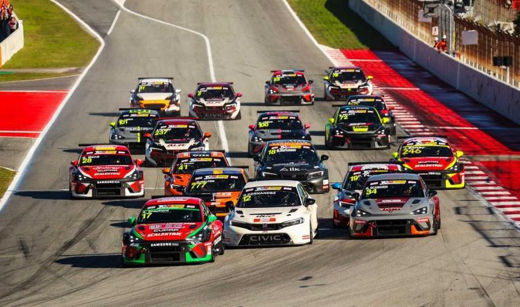 Adam Shepherd se impone en la última carrera del TCR Spain 2025