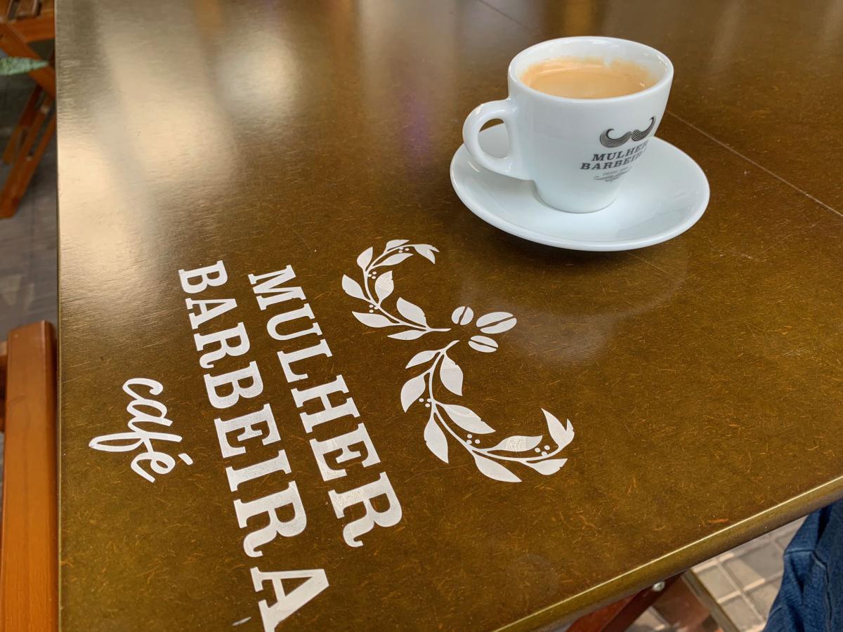 Mulher Barbeira - barbearia e café