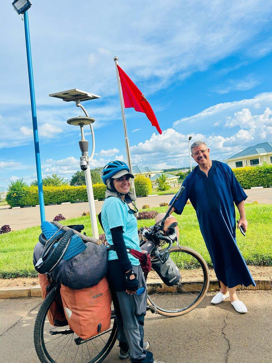 À vélo à travers l’Afrique : l’ambassadeur du Maroc au Malawi reçoit la voyageuse Meriem Belkihel À vélo à travers l’Afrique : l’ambassadeur du Maroc au Malawi reçoit la voyageuse Meriem Belkihel