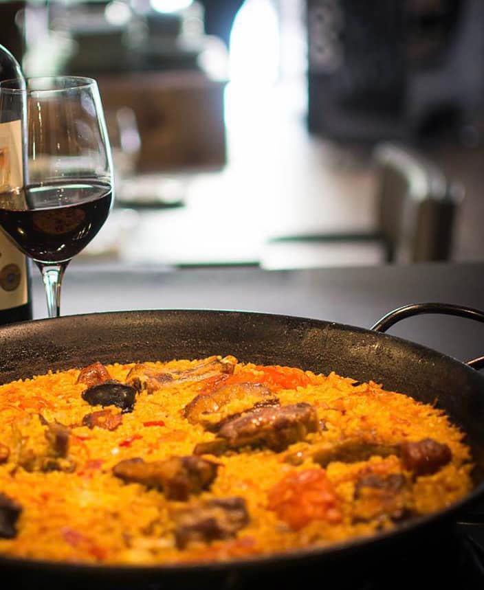 Vivre une expérience culinaire unique au PAELLA’S Y MAS et au SAN FRANCISCO