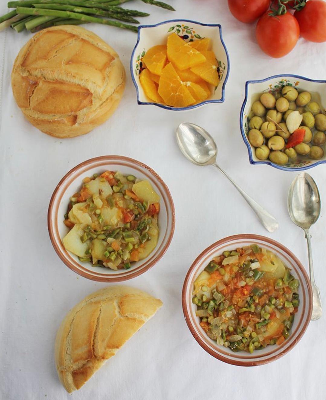 Préparez vos cuillères, Álora vous sert la soupe! Préparez vos cuillères, Álora vous sert la soupe!