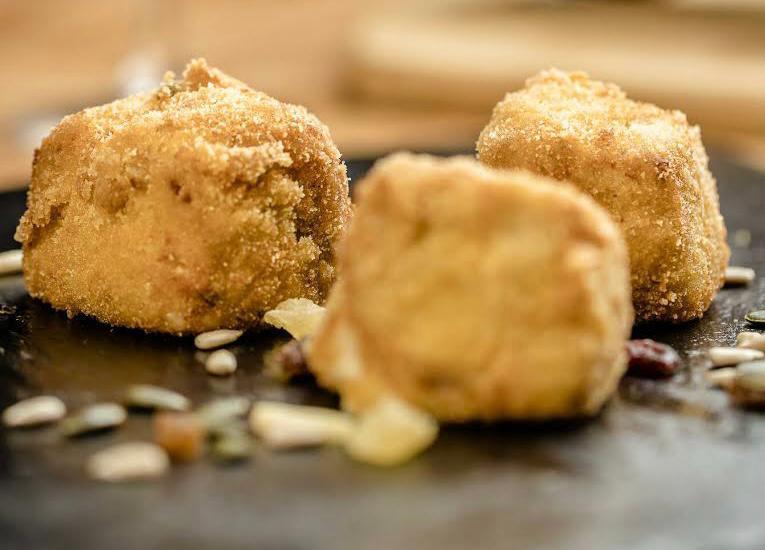 Mange des croquettes, mon amour !  Mange des croquettes, mon amour !