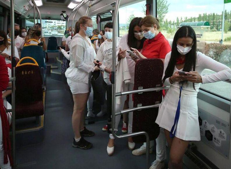 Bas les masques dans les transports publics!  Bas les masques dans les transports publics!