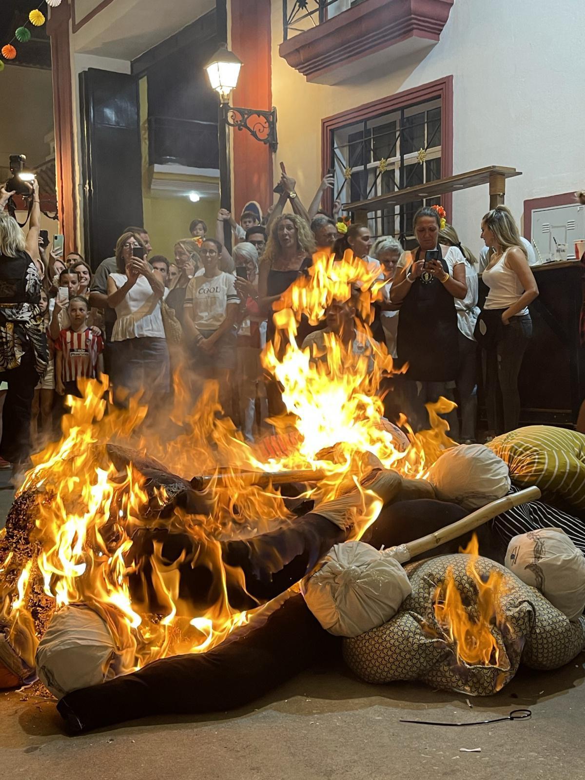 Les feux de la Saint-Jean en Andalousie. Une célébration enflammée et pleine de magie! 