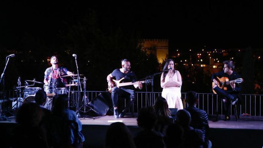 Le flamenco envahit une magnifique terrasse de Cordoue cet été ! 