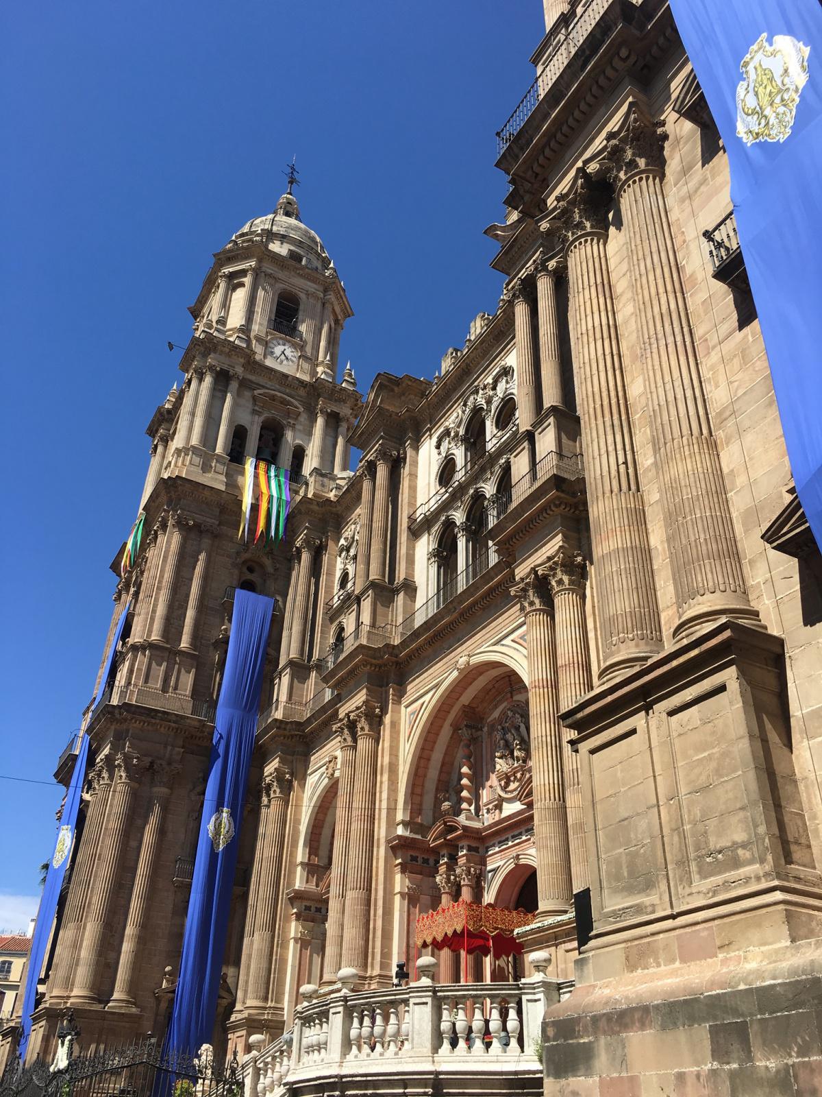 La « petite manchote » et ses secrets! La « petite manchote » et ses secrets!