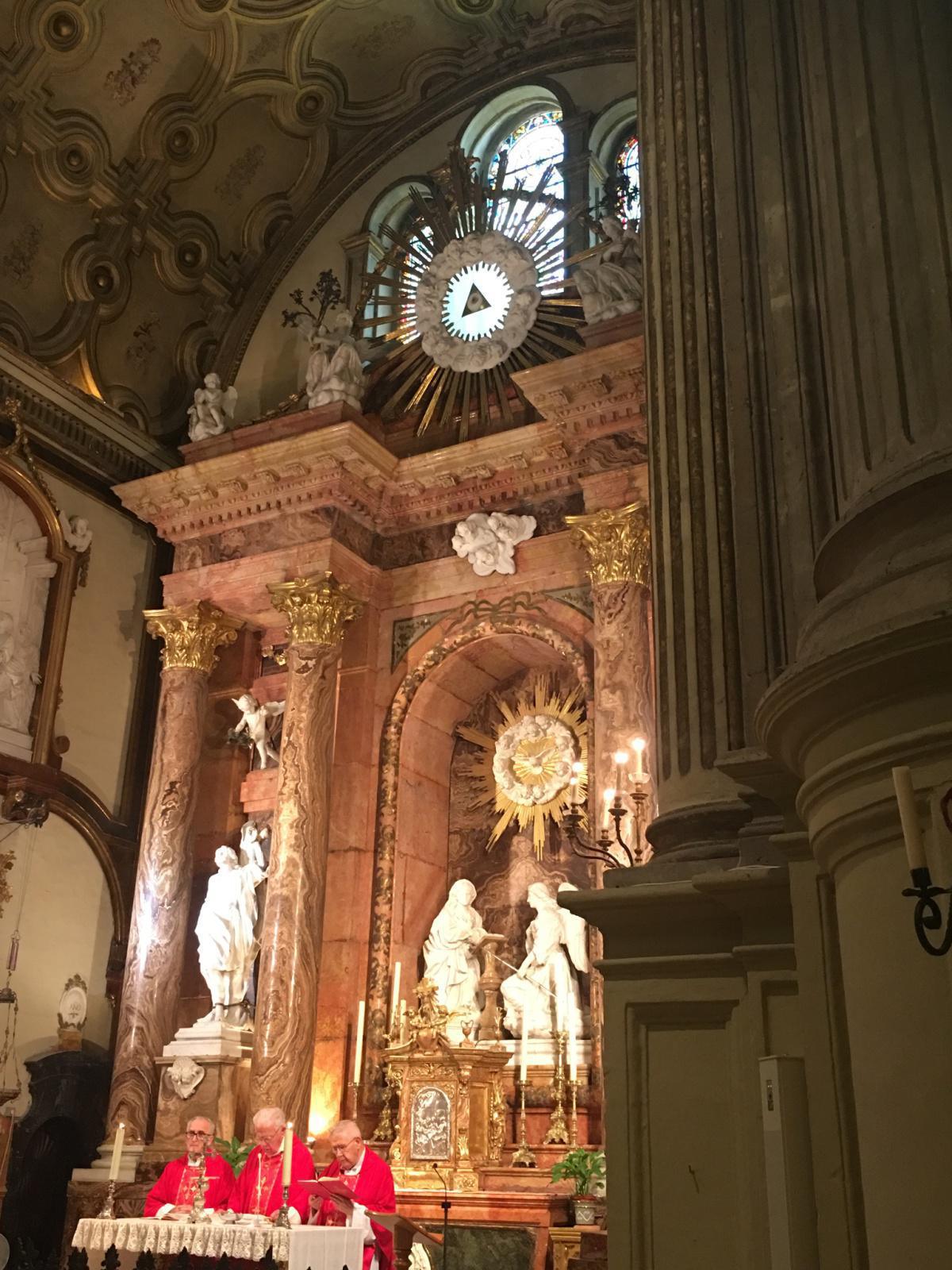 La « petite manchote » et ses secrets! La « petite manchote » et ses secrets!