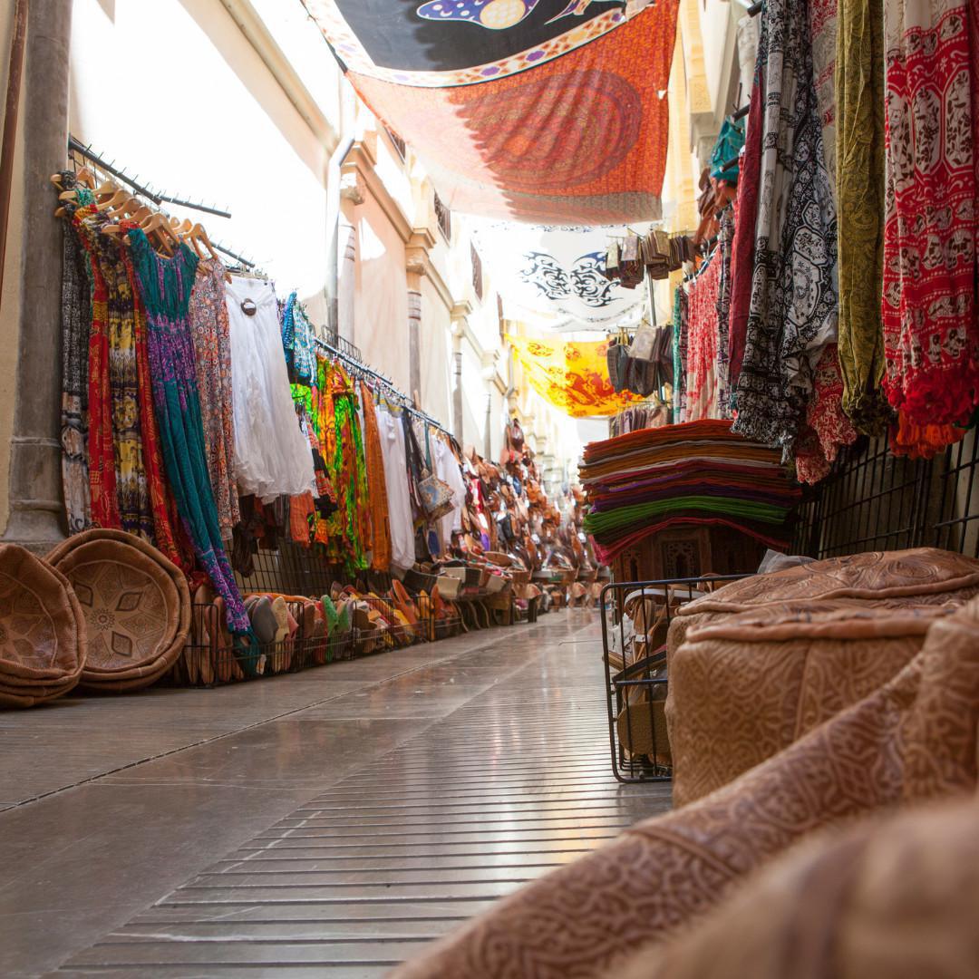 Le marché Alcaicería de Grenade Le marché Alcaicería de Grenade