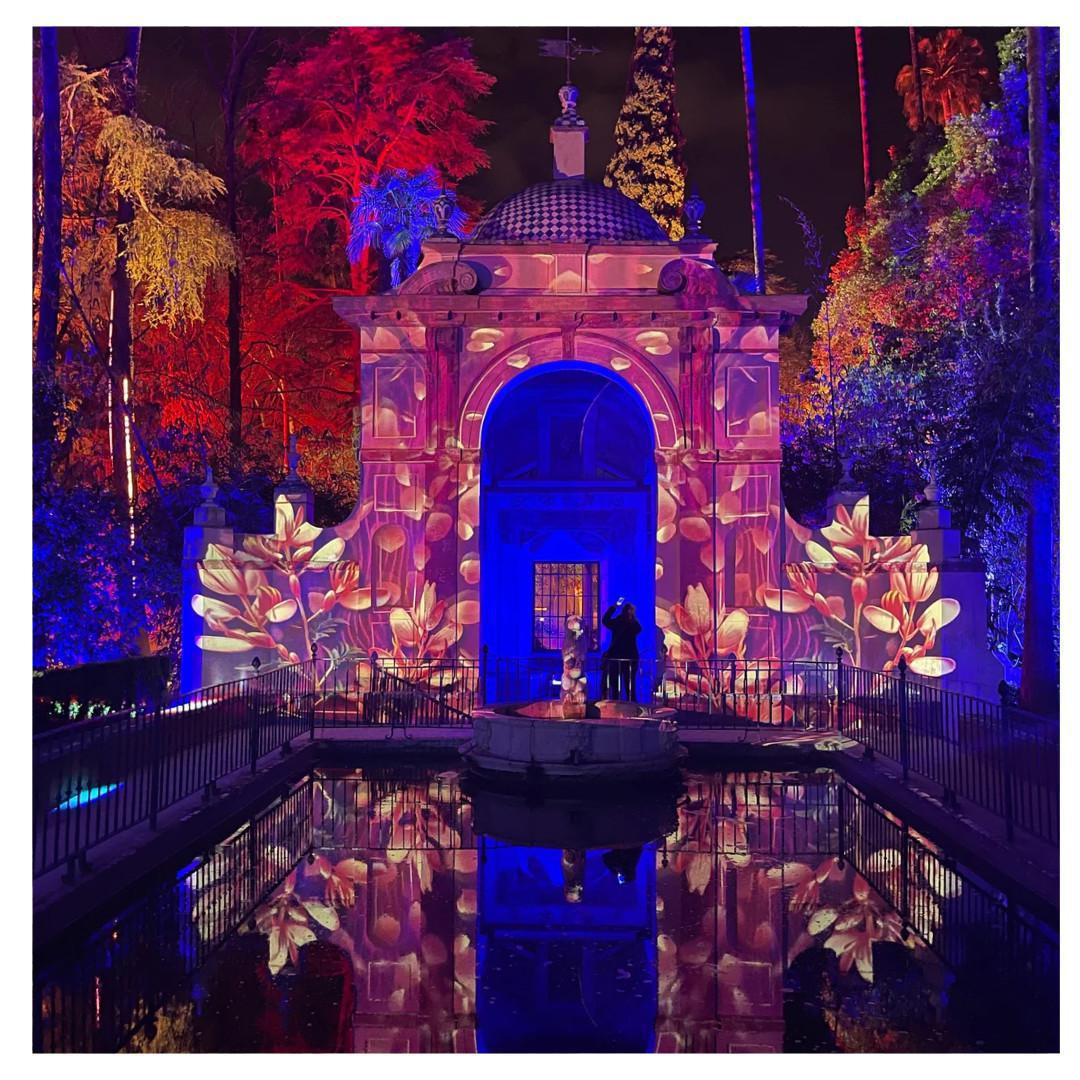 Les jardins de l’Alcazar de Séville s’illuminent comme par magie ! Les jardins de l’Alcazar de Séville s’illuminent comme par magie !