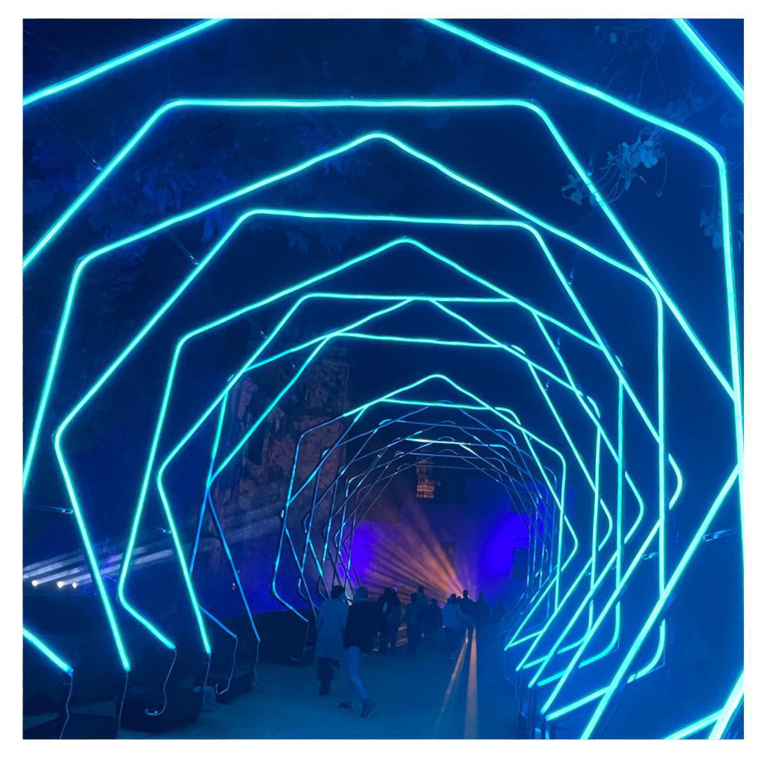 Les jardins de l’Alcazar de Séville s’illuminent comme par magie ! Les jardins de l’Alcazar de Séville s’illuminent comme par magie !