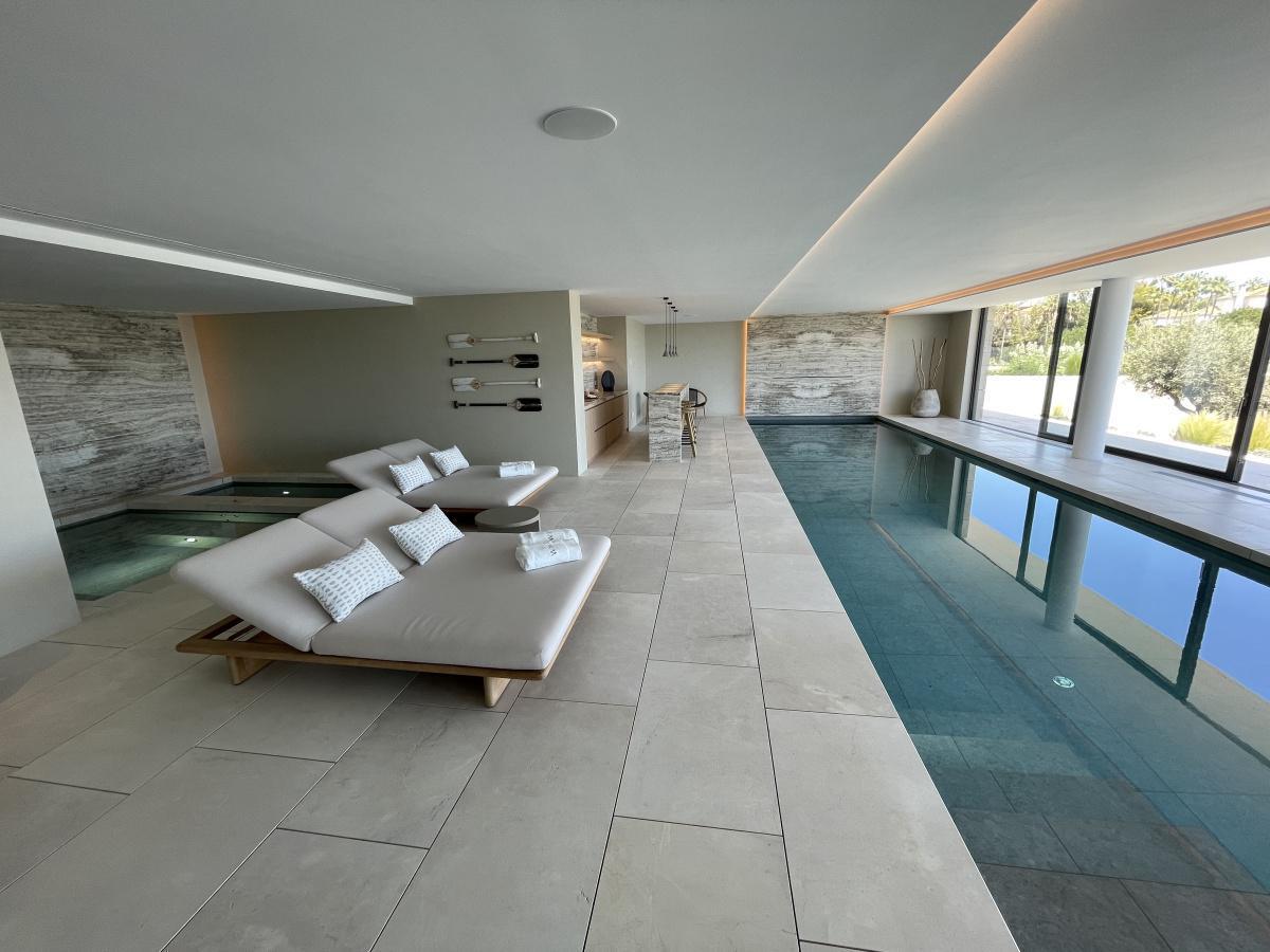 ARK Architect et Cepa 21 s'associent pour un événement à la Villa White de San Roque ARK Architect et Cepa 21 s'associent pour un événement à la Villa White de San Roque