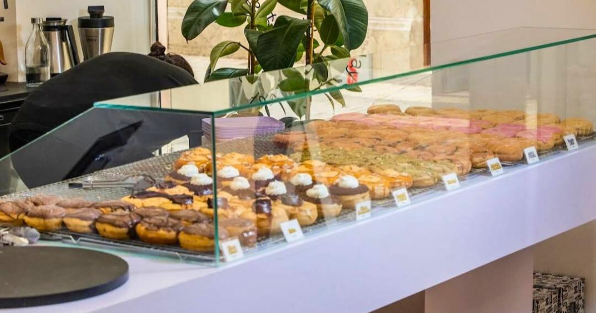 Donuts gratuits distribués ce vendredi chez Bun and Coffee à Malaga! 