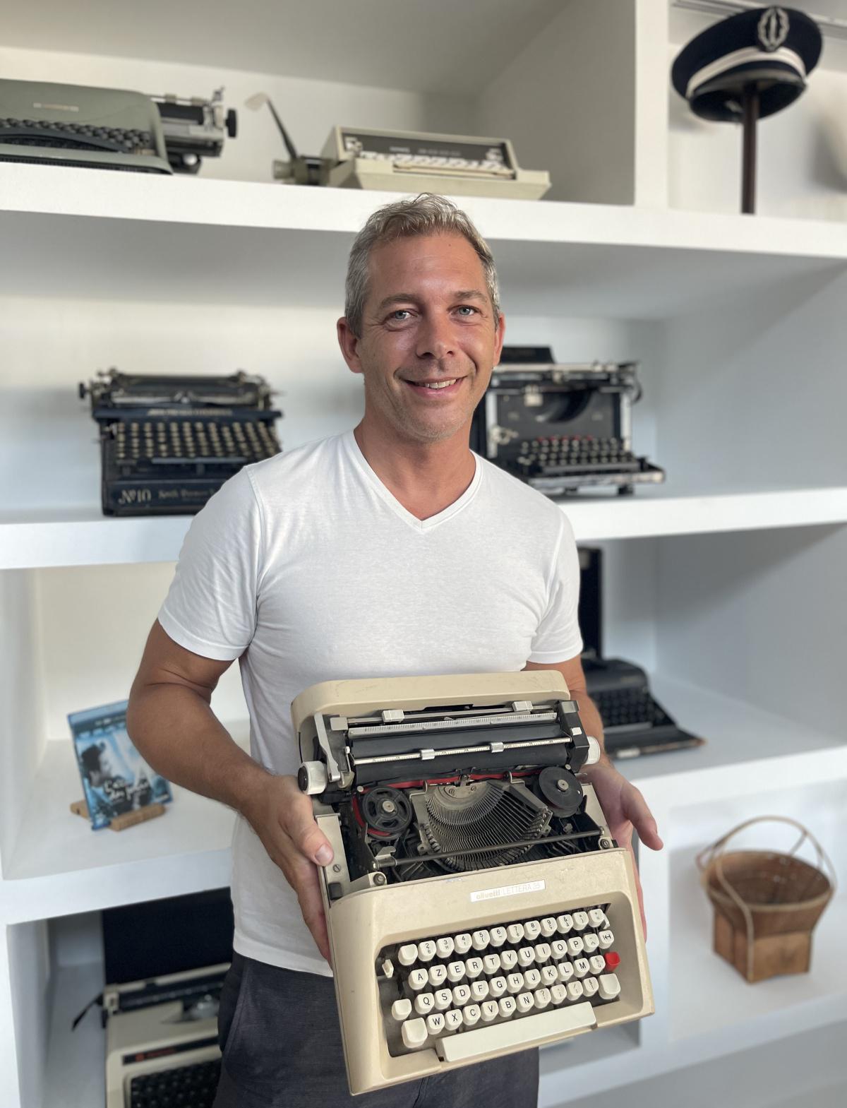 Romain Puértolas : un écrivain aux multiples facettes Romain Puértolas : un écrivain aux multiples facettes