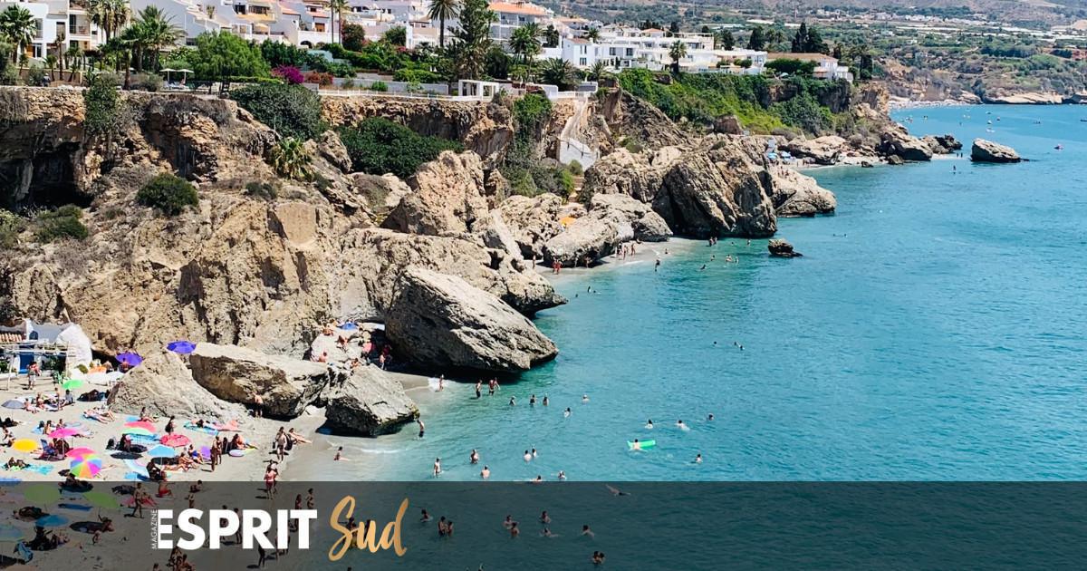 Une plage de Nerja, 2ème plus belle plage espagnole classée par le National Geographic Une plage de Nerja, 2ème plus belle plage espagnole classée par le National Geographic