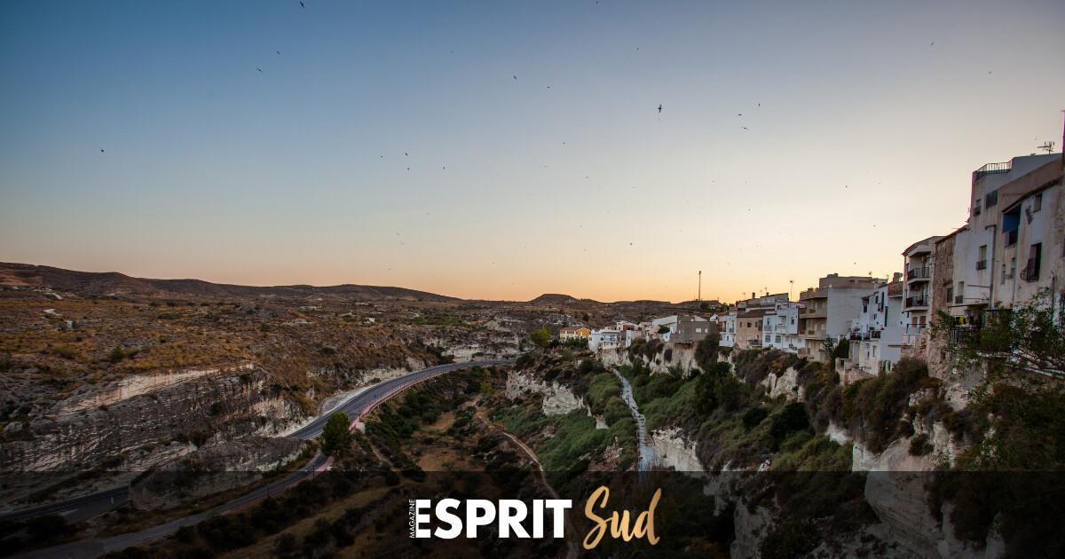 Et dominant les impressionnants canyons, le village de Sorbas  Et dominant les impressionnants canyons, le village de Sorbas