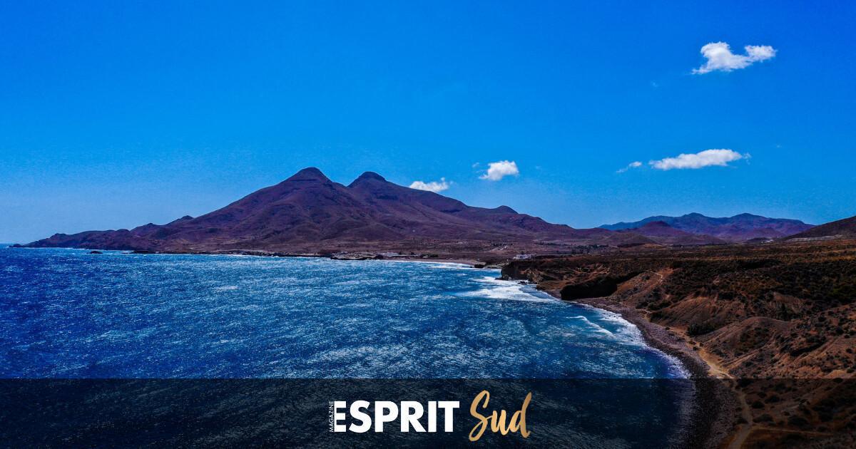 Calme olympien dans le village de La Isleta del Moro Calme olympien dans le village de La Isleta del Moro