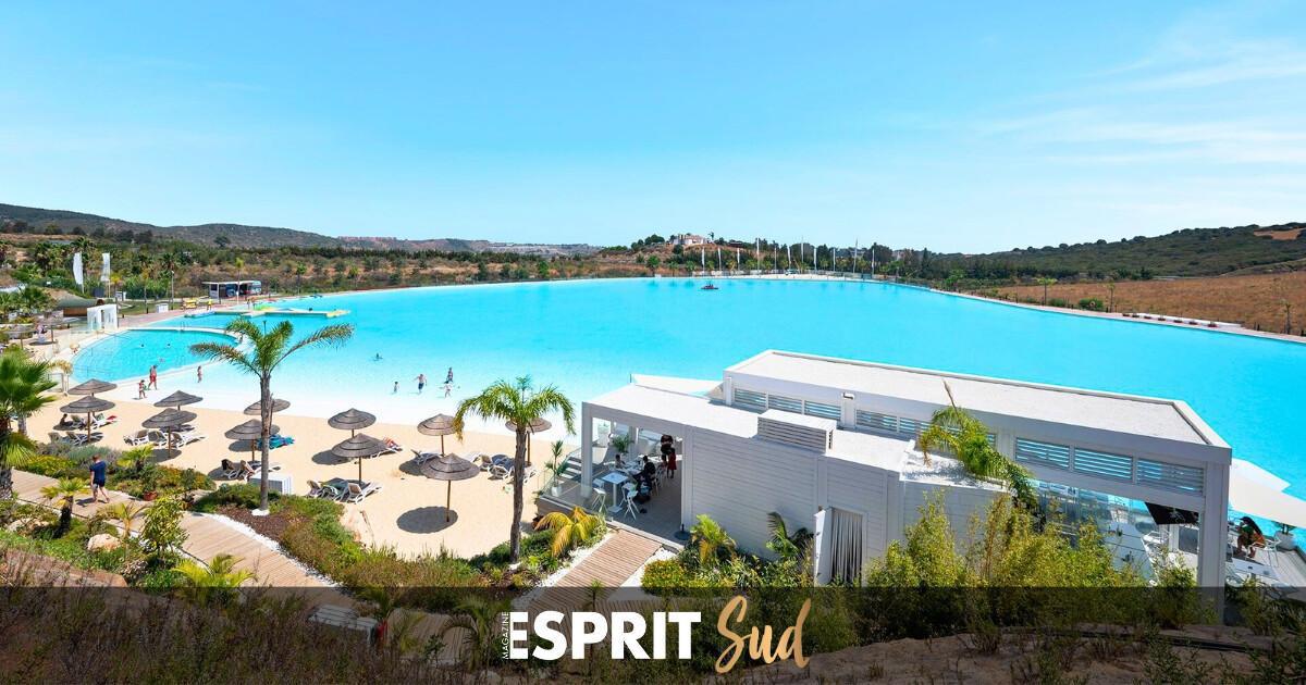 Une lagune turquoise au parfum de tropiques à Casares Une lagune turquoise au parfum de tropiques à Casares