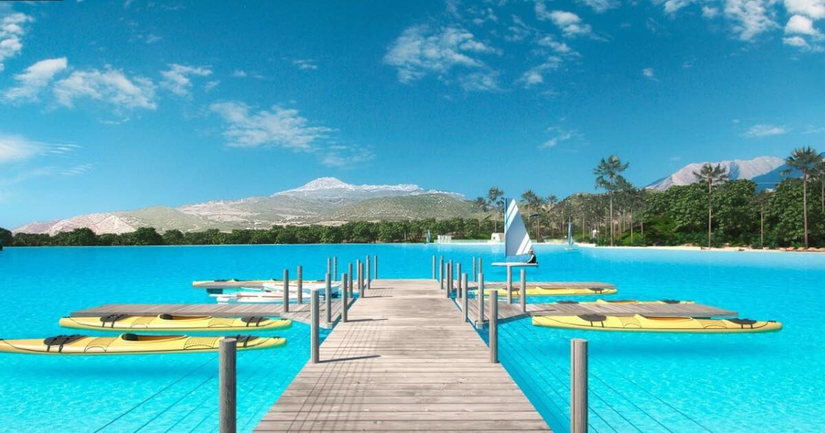 Une lagune turquoise au parfum de tropiques à Casares Une lagune turquoise au parfum de tropiques à Casares