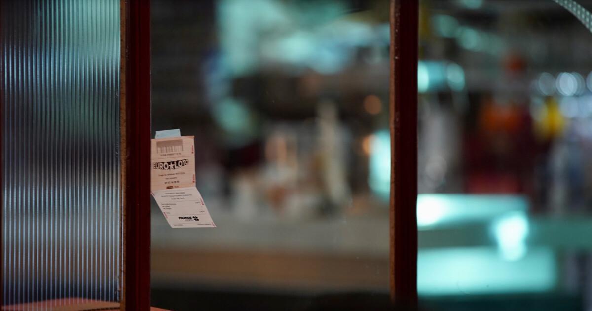 Vincent Maël Cardona, aux frontières du réel ou l’art de se perdre pour mieux se retrouver Vincent Maël Cardona, aux frontières du réel ou l’art de se perdre pour mieux se retrouver