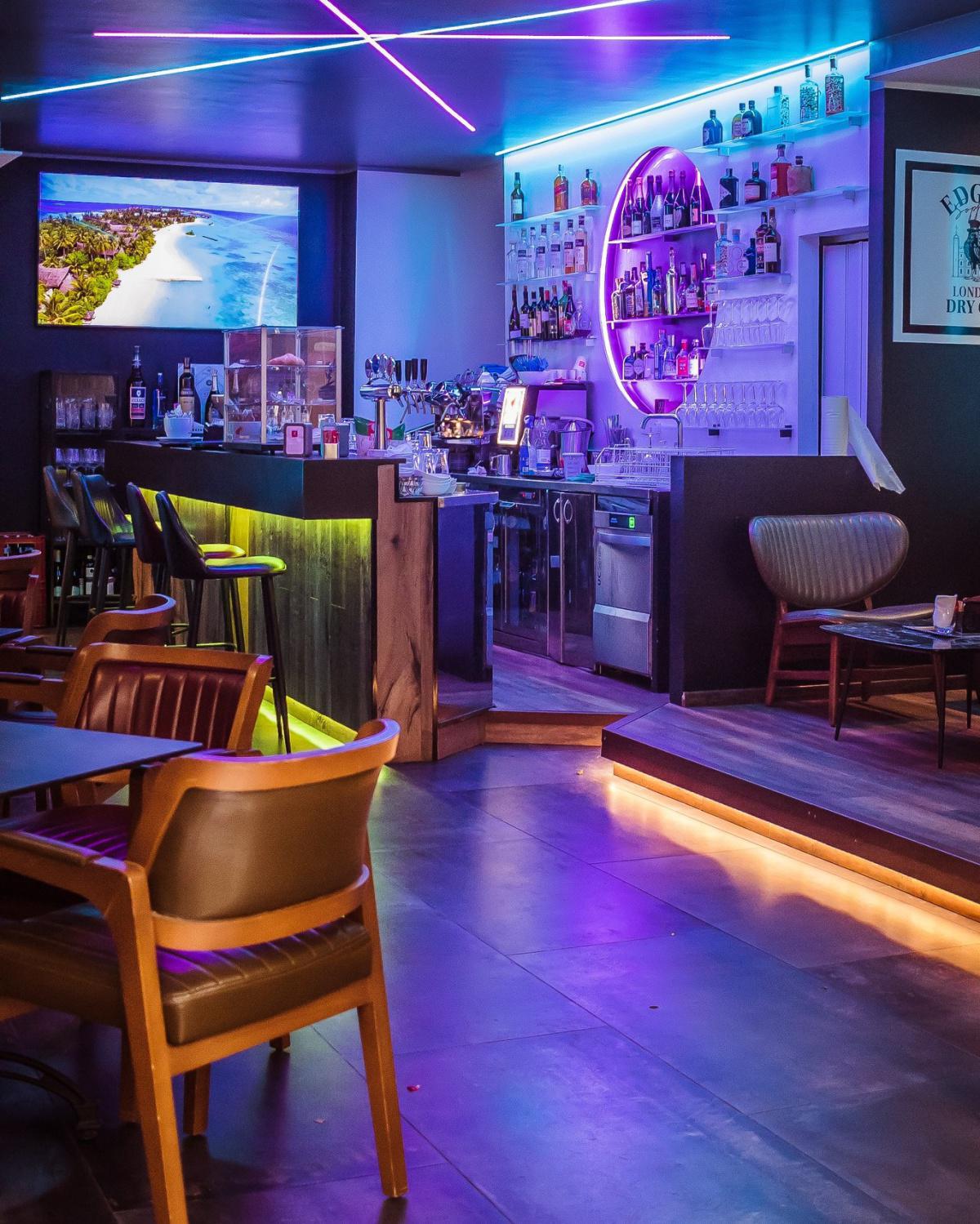 Royal Lounge Bar & more