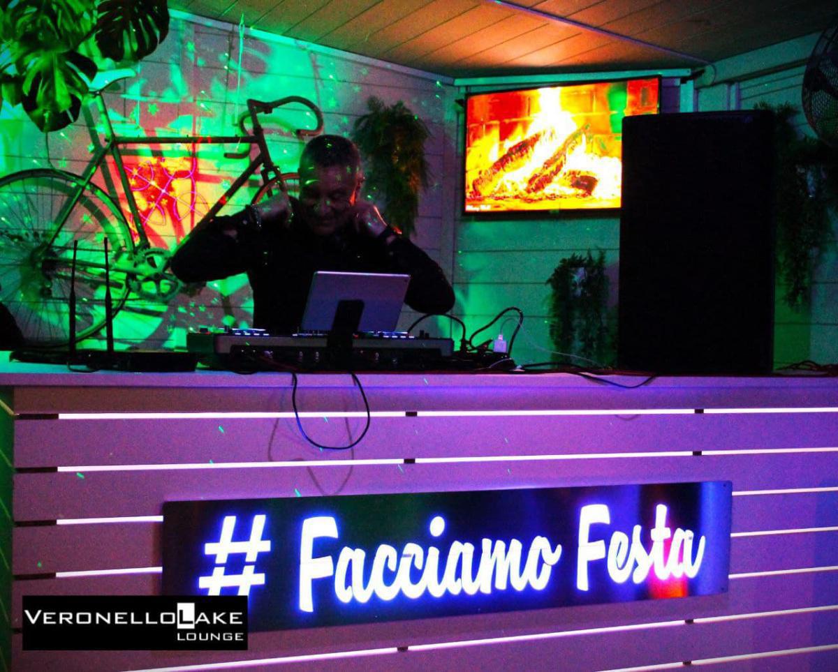Veronello Lake Lounge