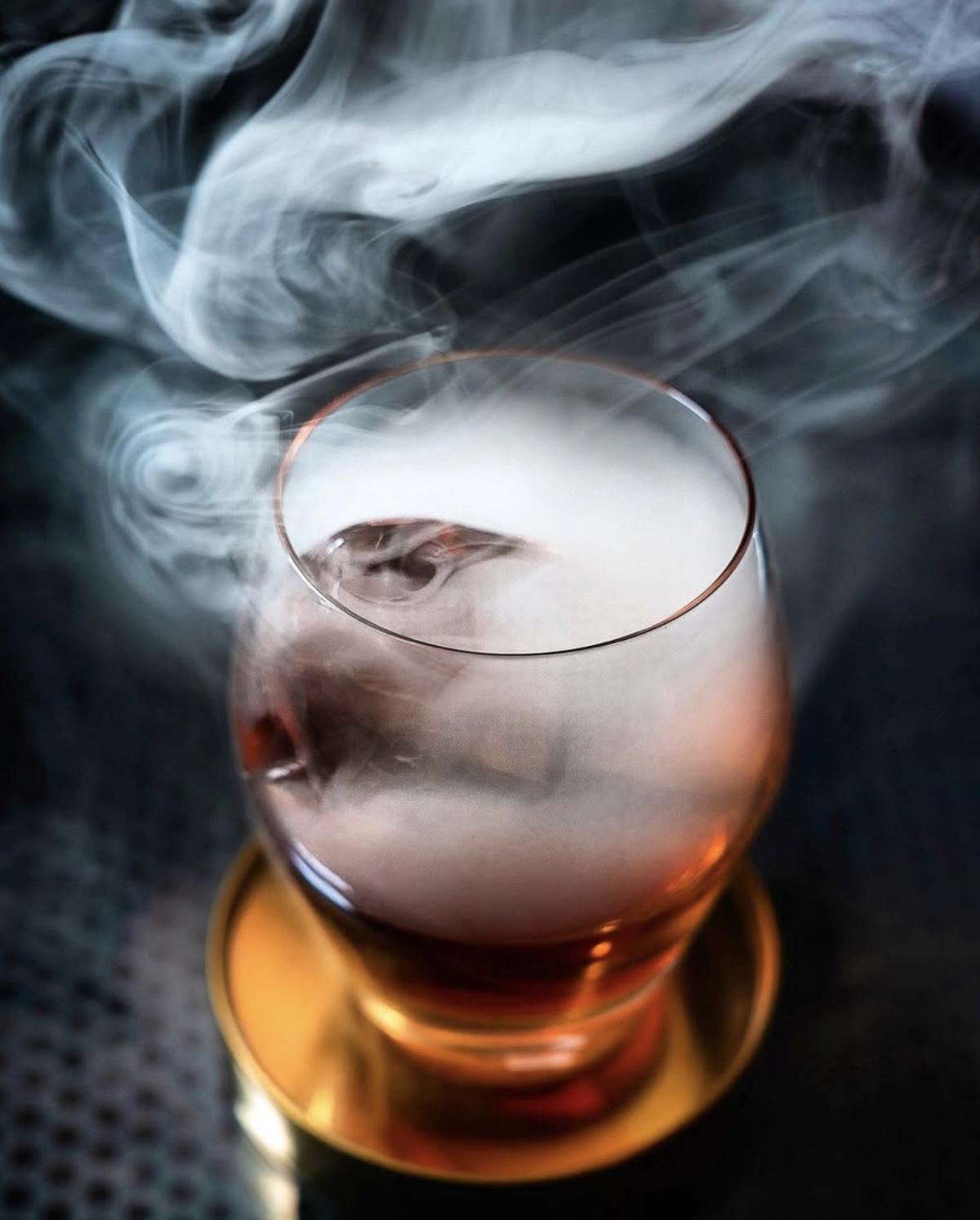 Drinc. Cocktail & Conversation