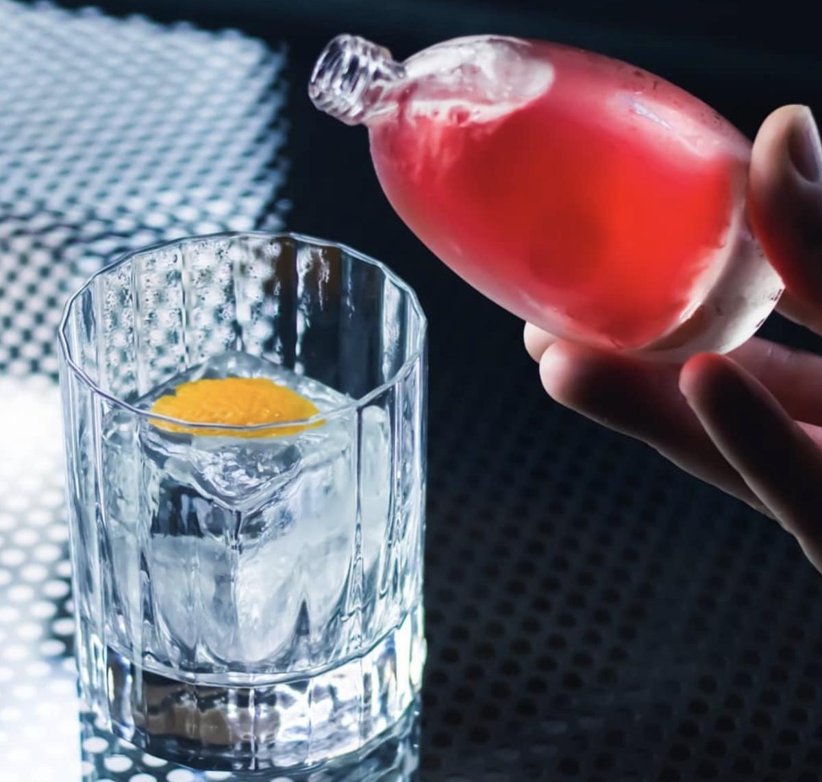 Drinc. Cocktail & Conversation