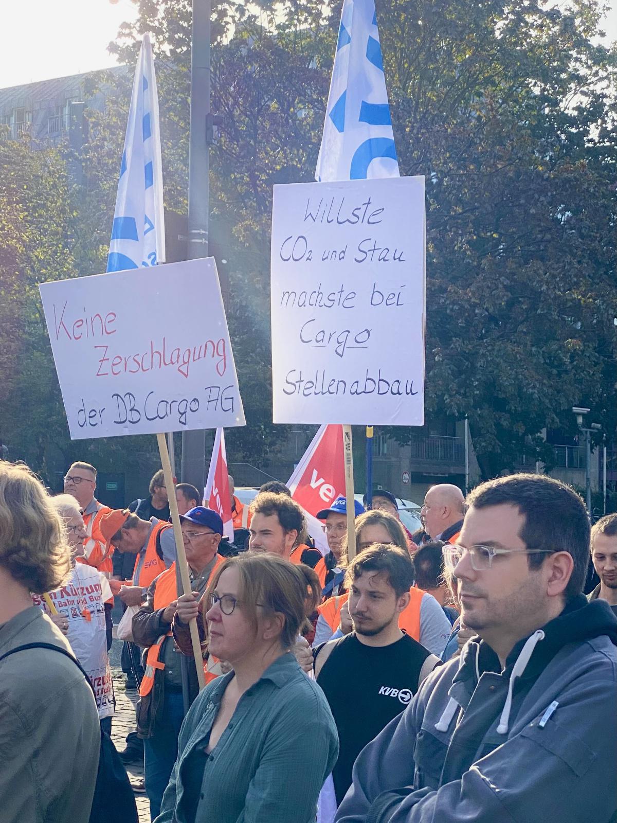 Verspielt DB Cargo die eigene Zukunft? Verspielt DB Cargo die eigene Zukunft?