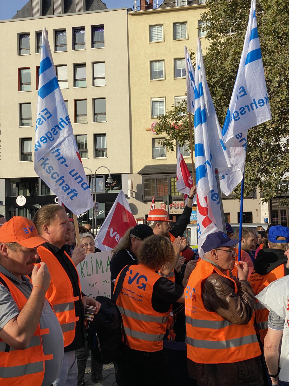 Verspielt DB Cargo die eigene Zukunft? Verspielt DB Cargo die eigene Zukunft?