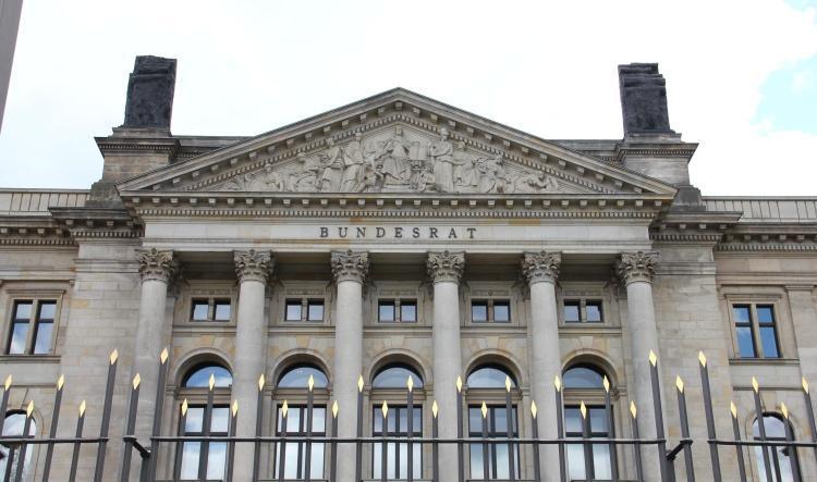 Vergabe und Tariftreue: Bundesrat empfiehlt Nachbesserungen