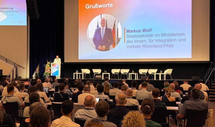 Wenig Selbstkritik der Branche beim Deutschen Nahverkehrstag