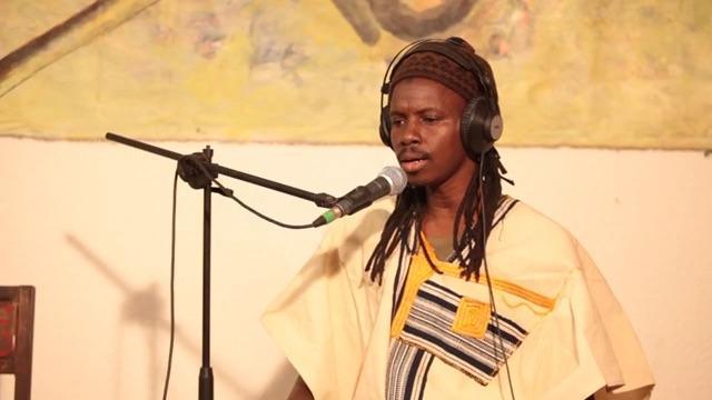 عازف السوكو المالي أداما سيديبي يحيي تراث الساحل الإفريقي في مهرجان فاس عازف السوكو المالي أداما سيديبي يحيي تراث الساحل الإفريقي في مهرجان فاس