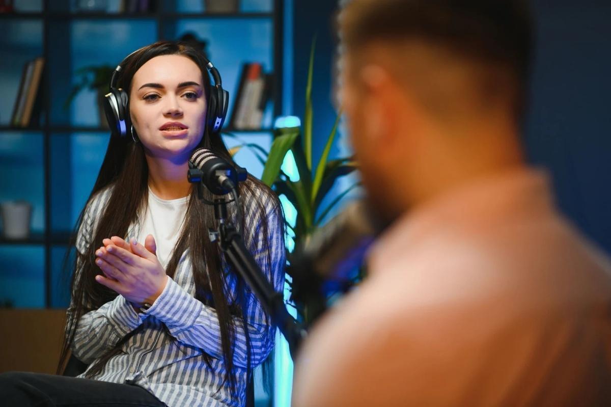 دعوات البودكاست المزيّفة... سلاح جديد في يد مجرمي الإنترنت دعوات البودكاست المزيّفة... سلاح جديد في يد مجرمي الإنترنت