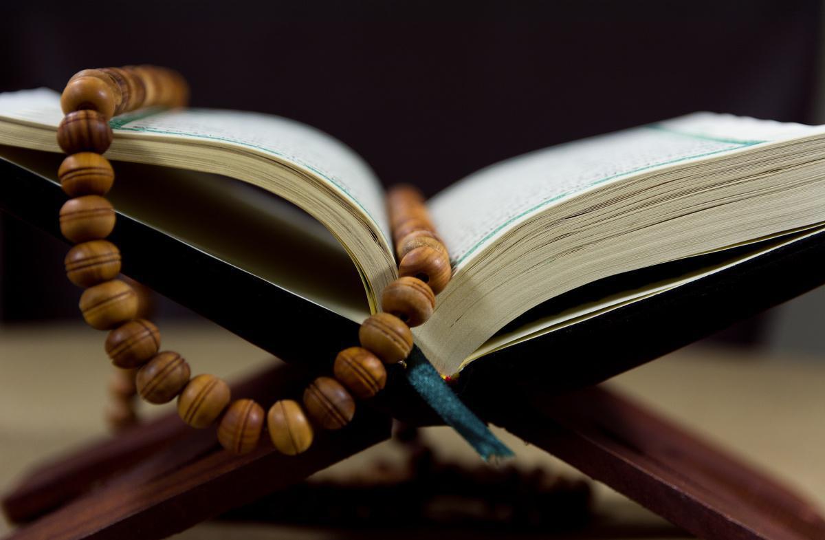 "وإنك لتلقى القرآن من لدن حكيم عليم" شعار الملتقى القرآني الرابع المقام بالدار البيضاء