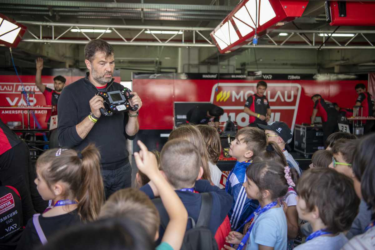 La afición de los más pequeños inunda de ilusión el NAPA Racing Weekend de Motorland Aragón La afición de los más pequeños inunda de ilusión el NAPA Racing Weekend de Motorland Aragón