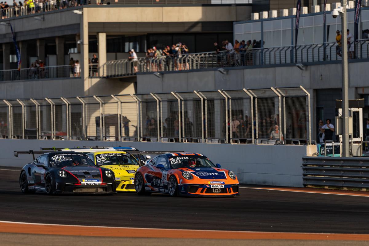 El NAPA Racing Weekend entusiasma en Motorland Aragón