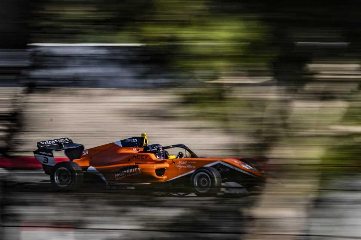 El NAPA Racing Weekend reúne a más de veinticinco mil personas en el Circuit