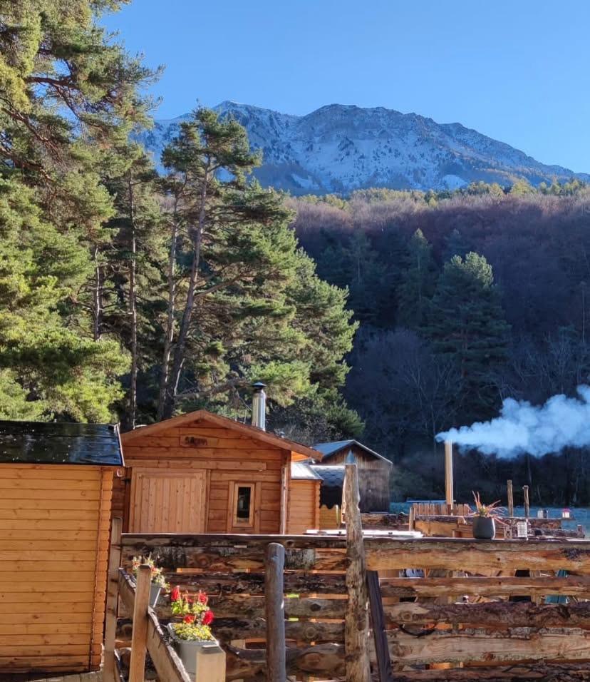 Les Bains des Bois : Spa en exterieur