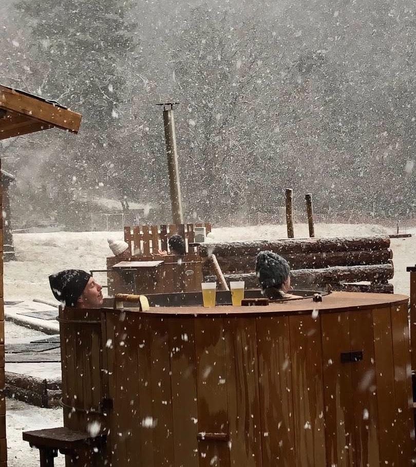 Les Bains des Bois : Spa en exterieur