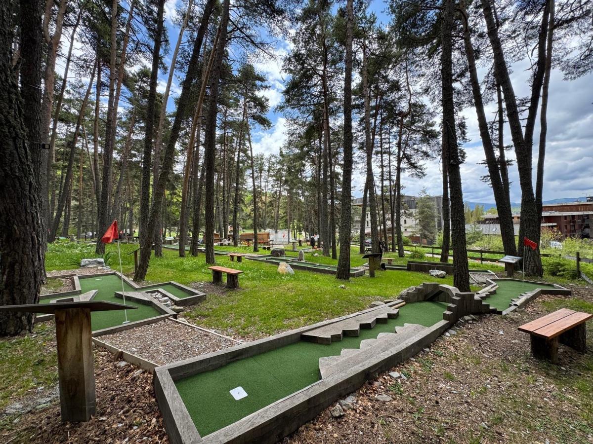 World Mini Golf