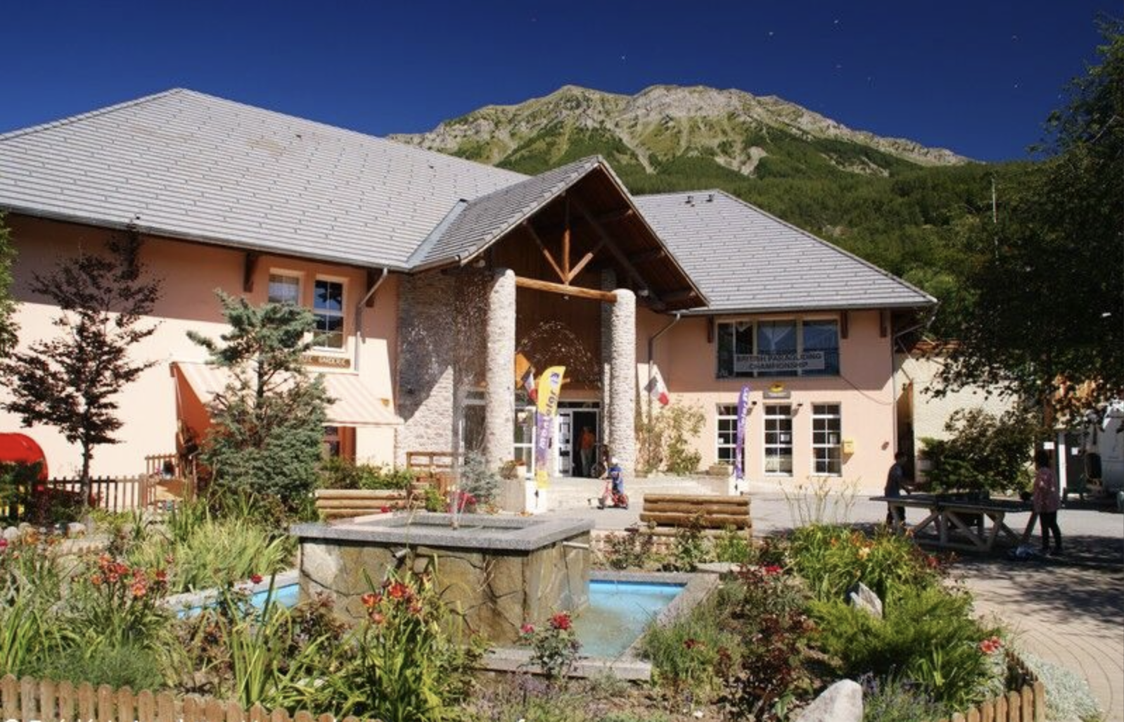 La mairie de Montclar